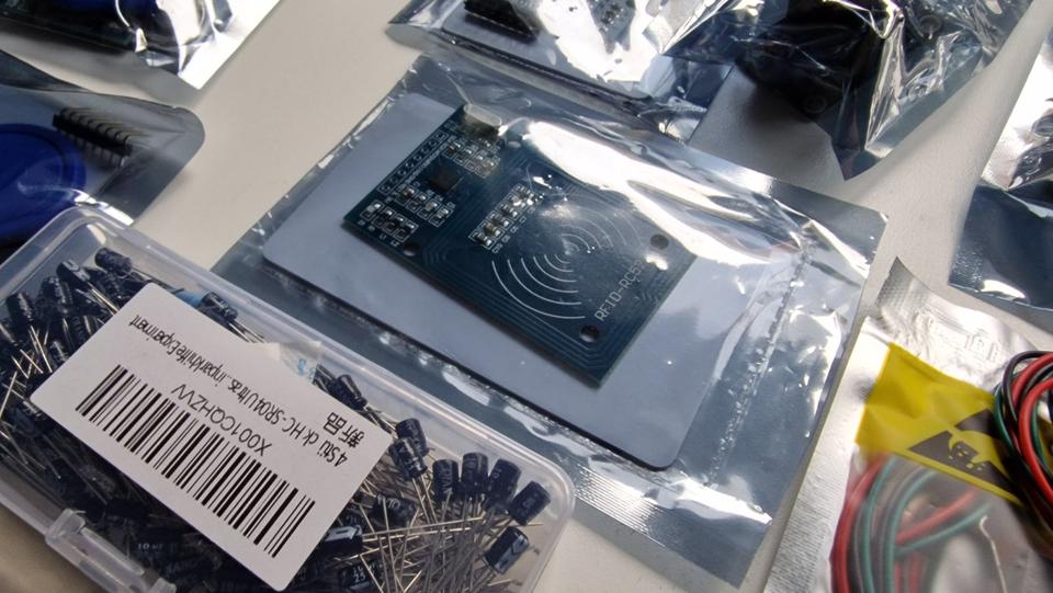 ESP32 Arduino Basteln u.a. HC-SR501, AM312, MQ-135, HC-SR04 etc. in Riegelsberg