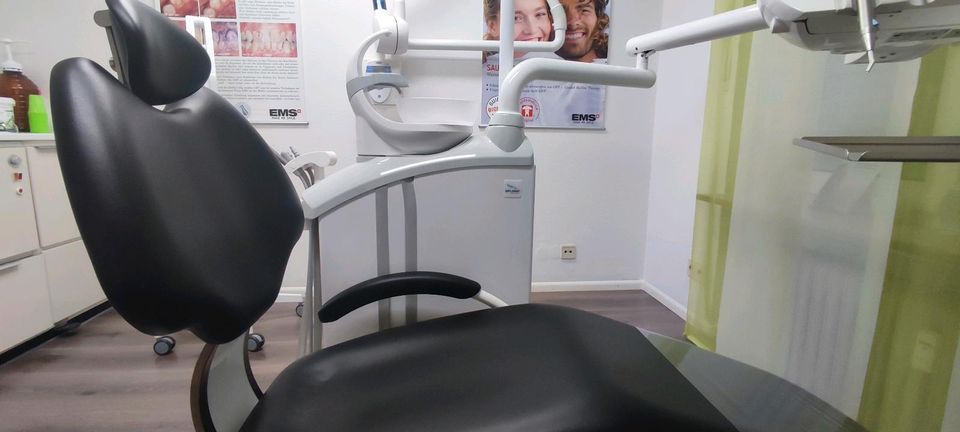 Behandlungseinheit Zahnarzt Diplomat DA170 in Freiburg im Breisgau