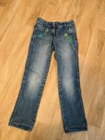 Jeans mit Stickerei gr.128 Sachsen-Anhalt - Weißenfels Vorschau