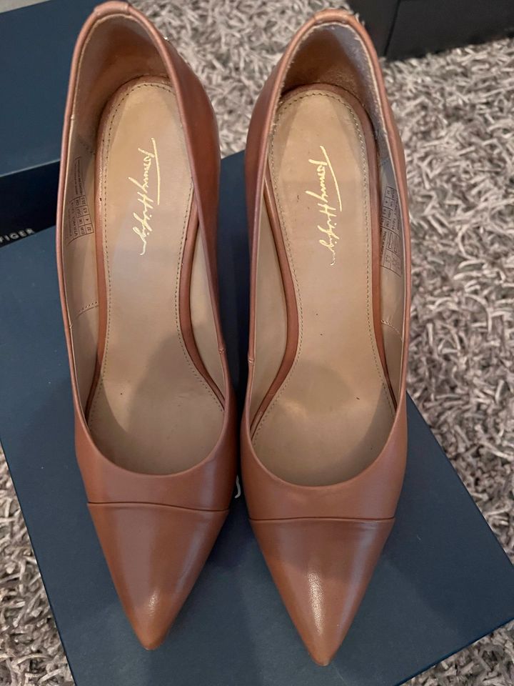 Tommy Hilfiger Pumps Gr. 37 *neuwertig* in Mengerskirchen