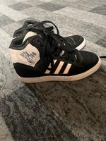 ADIDAS Mädchen Basketball Schuhe Größe US 6 Bayern - Oberhaid Vorschau