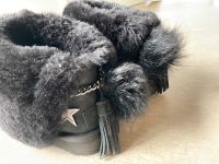 UGG, schwarze Stiefel(etten) mit Kette, Bommeln & Stern-Anhänger Aachen - Aachen-Mitte Vorschau