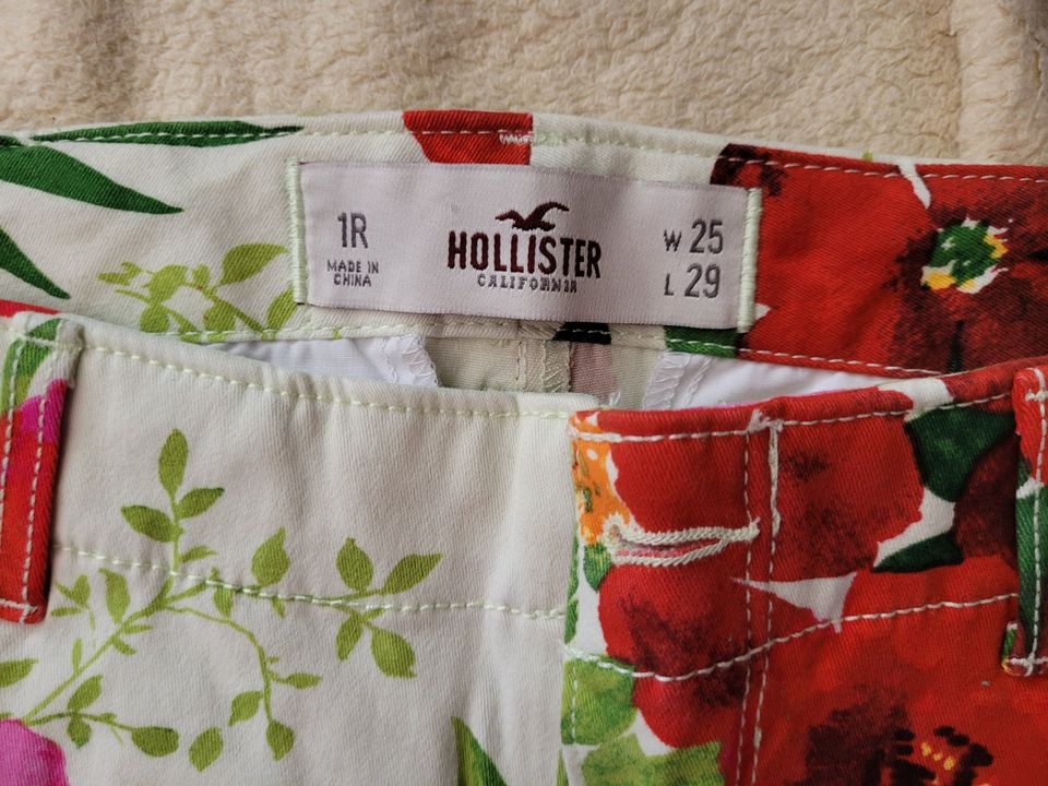 Hollister Shorts, Blumen-Print , bunt, Gr.1R (25/29) in Frankfurt am Main