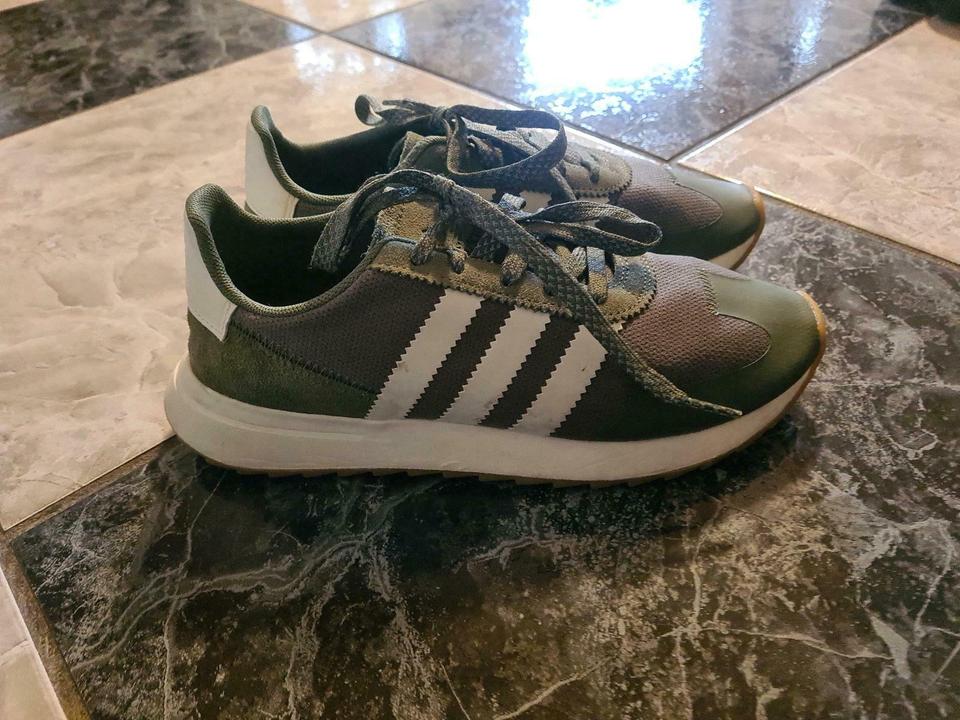 Adidas Sportschuhe Gr.38 2/3Khaki Neu in Paderborn