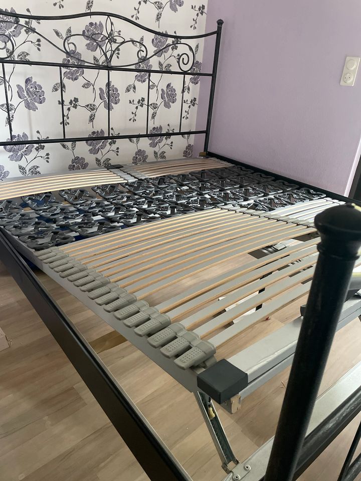 Bett Doppelbett inkl. ergonomisches Lattenrost in Nauheim