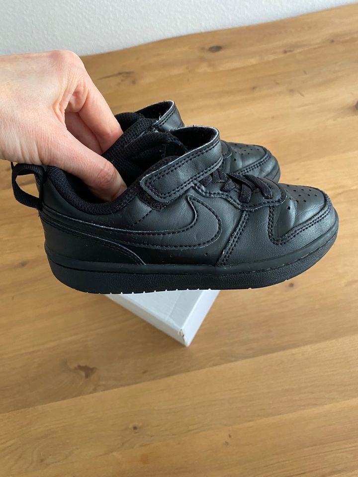 * Nike Kinder Sneaker mit klettverschluss Größe 28 in schwarz in Bedburg