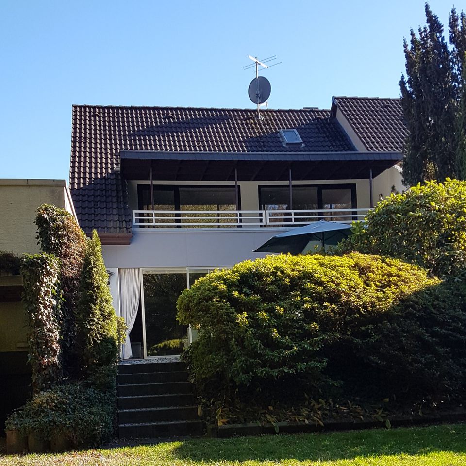 Doppelhaushälfte in bester Lage von Langenfeld-Wiescheid auf großem Grundstück mit Blick in den Wald in Langenfeld