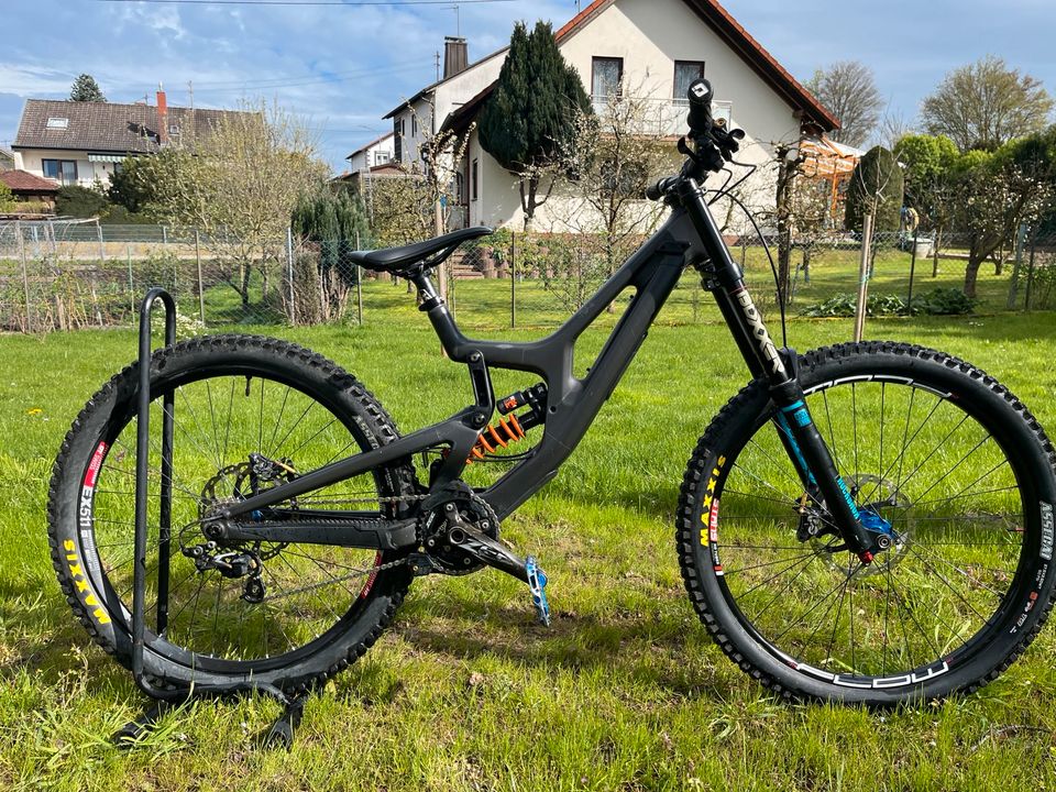 Santa Cruz V10 CC Downhill Bike Rahmengröße S - ohne Pedale in Kapellen-Drusweiler