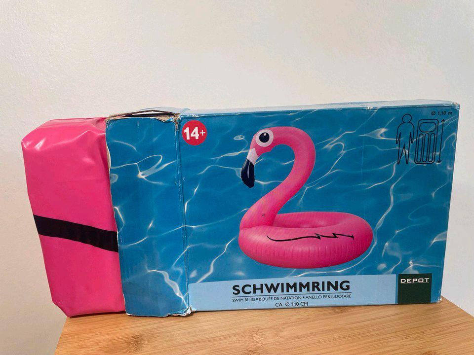 Aufblasbarer Schwimmring Flamingo in Düsseldorf