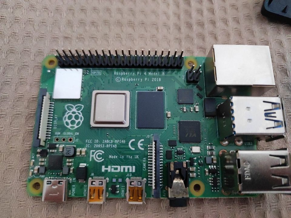 Raspberry Pi 4 Model B 4GB RAM Flirc Kodi Aluminium Case in Berlin