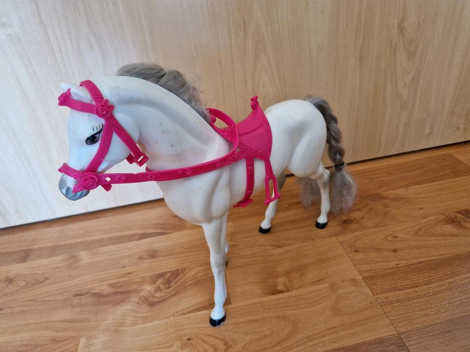 Barbie Set pferd oferdestall reiterhof in Melle