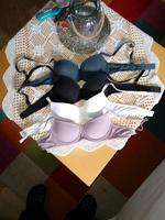 4 BHs Gr. 75A von C&A wie NEU schwarz, weiß, blau, lila Hessen - Reinhardshagen Vorschau