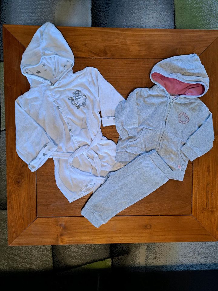 Großes Bekleidungspaket für Mädchen Babykleidung Gr. 62 68 in Zeithain