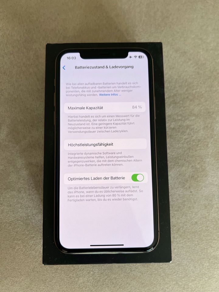 V/T iPhone 11 Pro Gold 64 GB in Halle