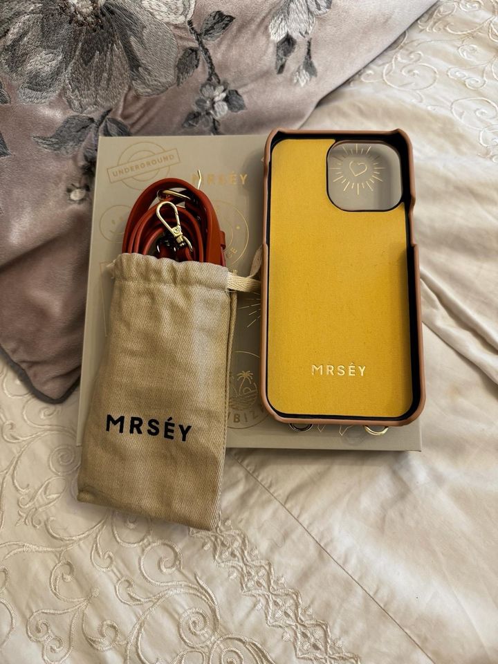 Mrsey Handyhülle mit Strap in Köln