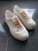 Wenig getragener Gucci Sneaker Schuhe Größe 35,5 Weiß Rosa Saarland - Bexbach Vorschau