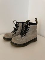 Dr. Martens Stiefel Mädchen Glitzer Regenbogen 26 Silber Baden-Württemberg - Villingen-Schwenningen Vorschau