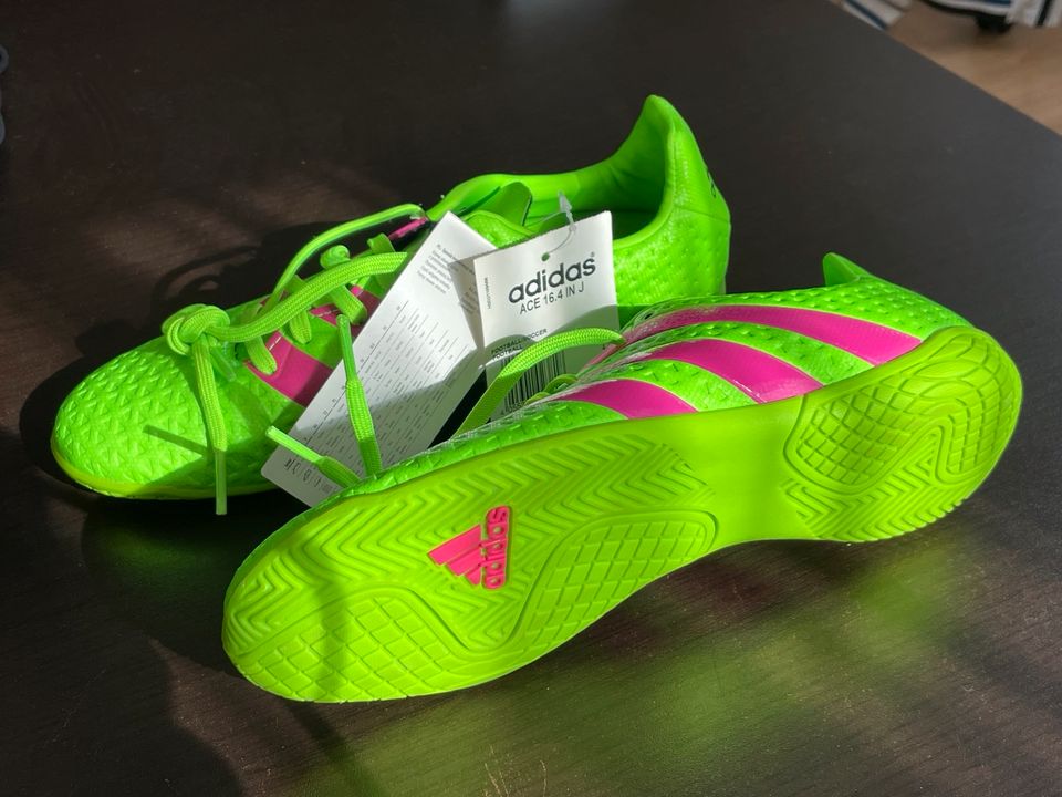 Fußballschuhe Hallenschuhe Adidas Größe 36,5 in Bad Soden am Taunus