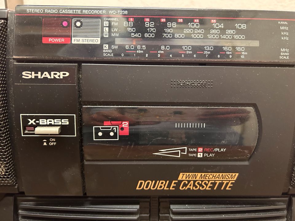 Kassettenrekorder der Marke SHARP in Schwelm