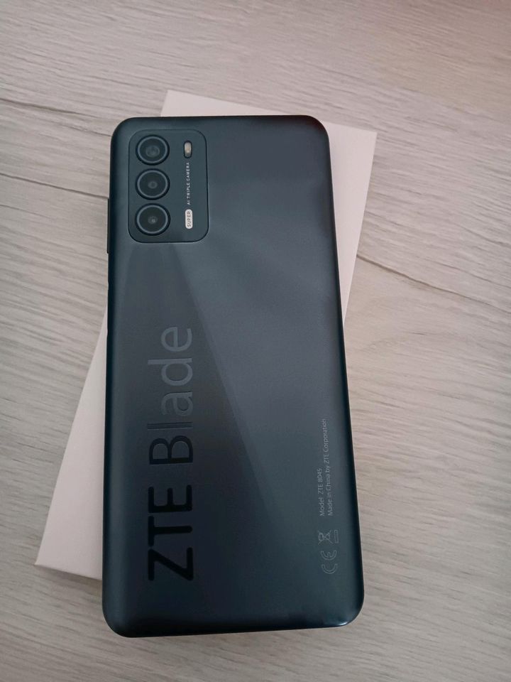 Handy ZTE V40 VITA BLAU OVP in Ketzin/Havel