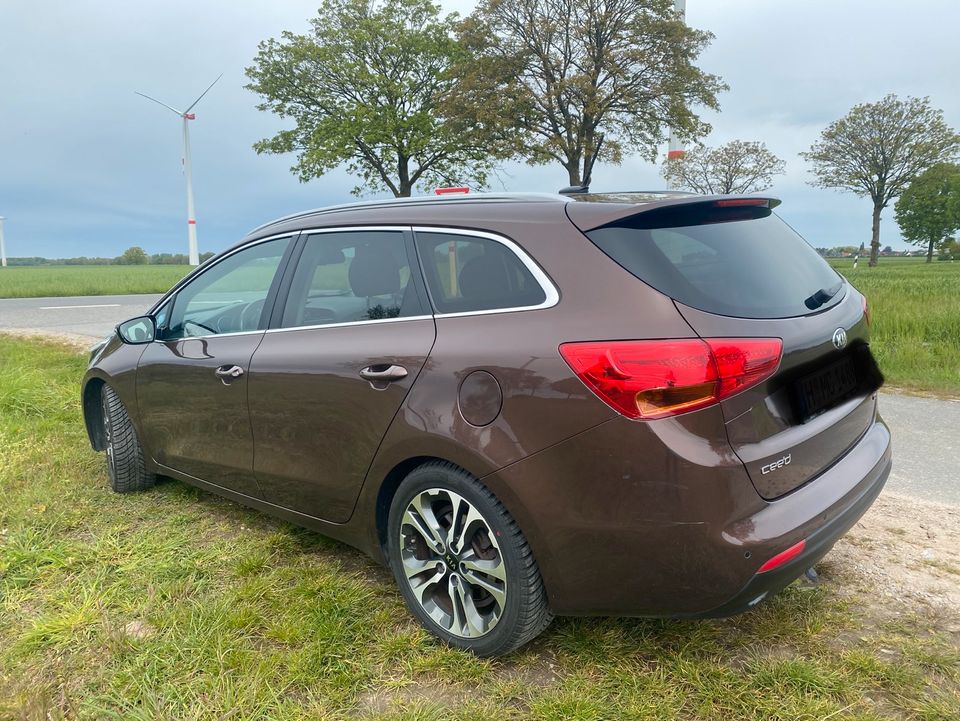 Kia Ceed SW (JD) 1.6 CRDI 128 Platinum Automatik in Uetze