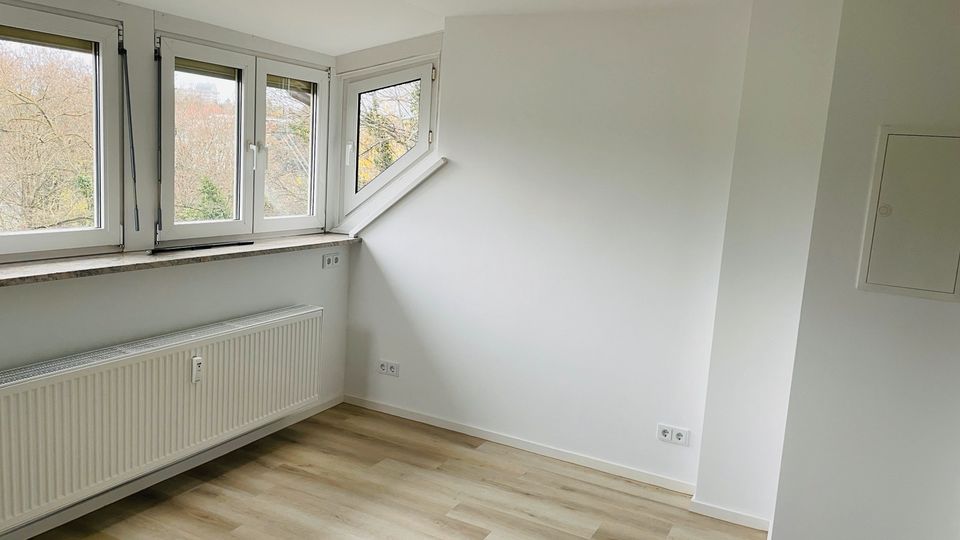 Vermietung 3,5 Zimmer Dachgeschosswohnung Frankfurt  60385 in Frankfurt am Main