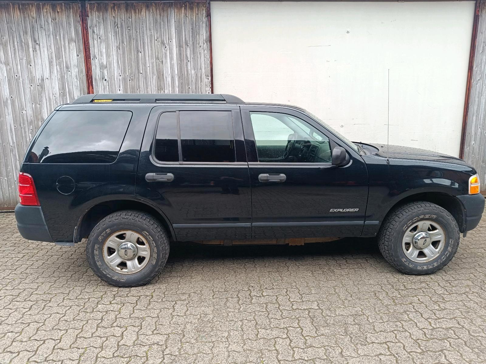 Abbildung des Autos Ford Explorer Sports tra…