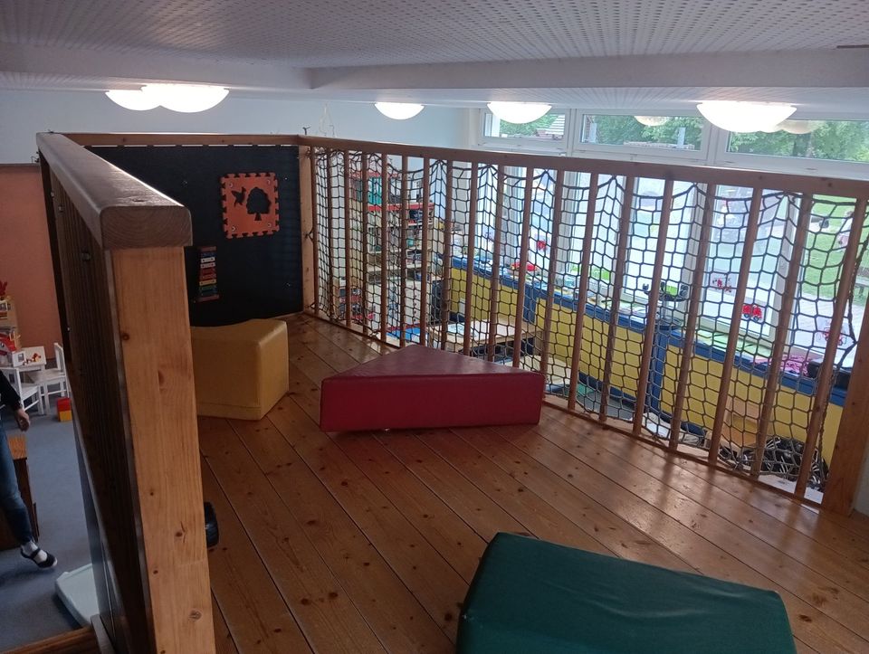 große Zimmer Hochebene/ Spielebene/ Hochbett massiv Holz in Leinefelde
