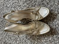 BALLY Plateau Sandalen Gold edel Leder 41 Hessen - Kaufungen Vorschau