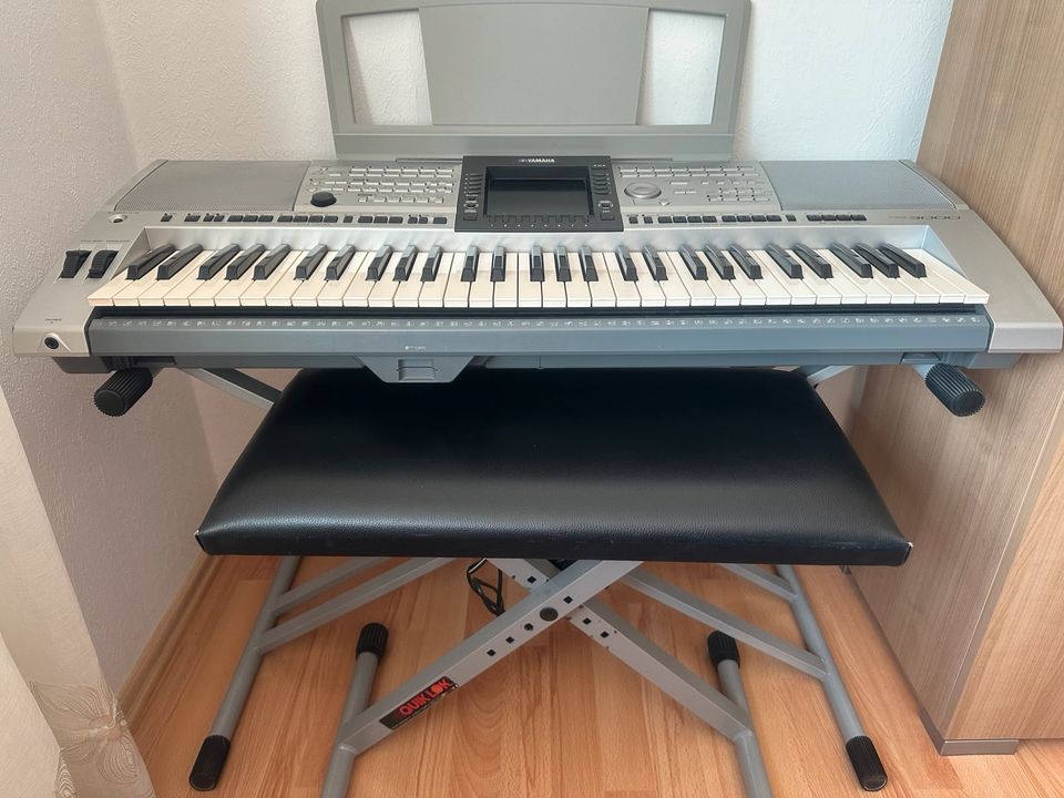 Yamaha Keyboard PSR 3000 + Hocker in Paderborn