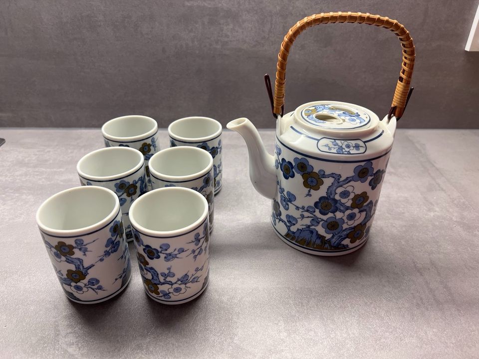 Teekanne mit Tassen / asiatischer Stil  / Teeservice in Weimar (Lahn)