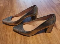 KIOMI Pumps G 37 in Gold Hessen - Gießen Vorschau