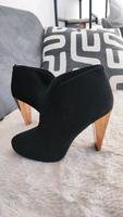 Pumps Heels H&M Gr. 39 Wildleder goldener Absatz Nordrhein-Westfalen - Hattingen Vorschau