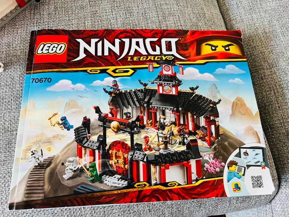 LEGO Ninjago - Kloster des Spinjitzu (70670) in Lübeck