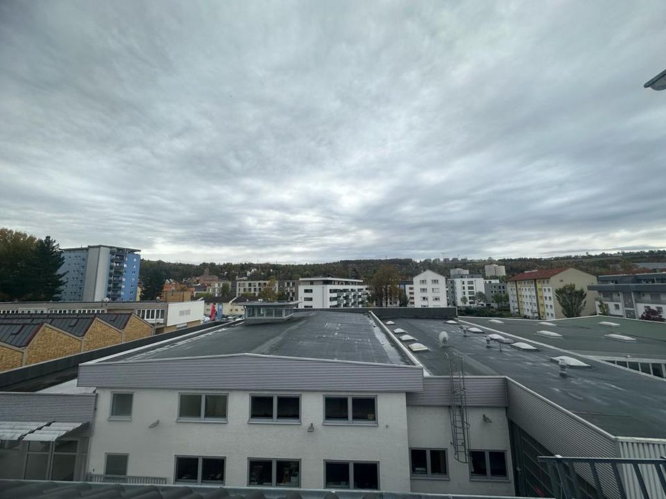 ** Sichere Kapitalanlage** Moderne 2,5-Zimmer-Dachgeschosswohnung mit Dachterrasse in Esslingen