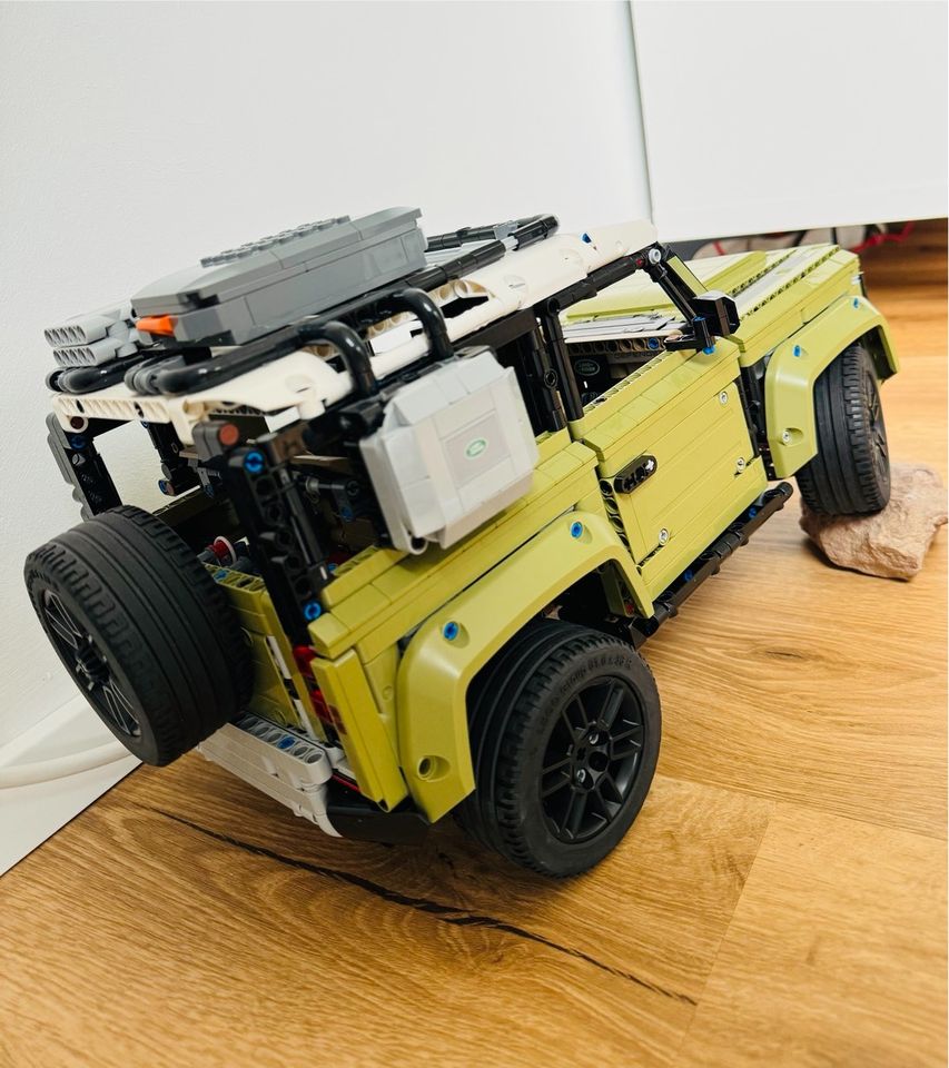 Lego Technic 42110 Land Rover Defender in Bad Herrenalb