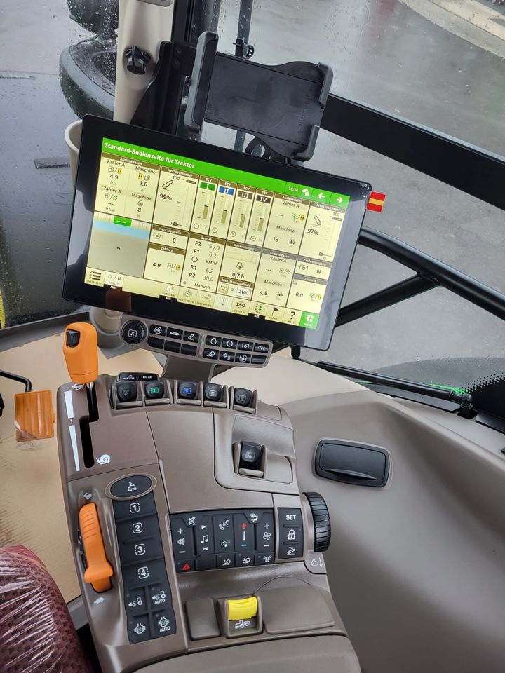 John Deere 6R 195 mit neuem Display in Zweibrücken