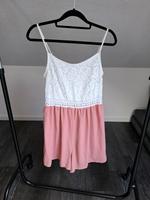 Kurzer Jumpsuit mit weißer Spitze - Amisu Größe 36 Niedersachsen - Lünne Vorschau