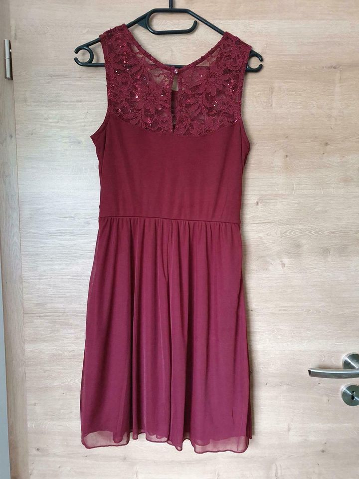 Kleid bordeauxrot 36 / 38 in Luckau-Duben