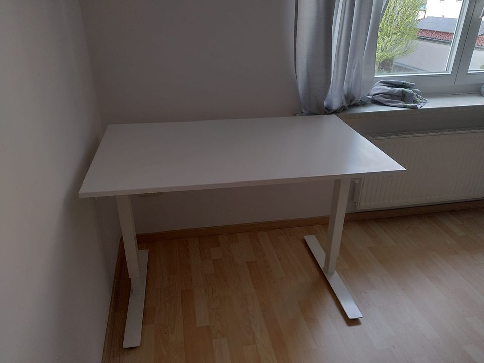TROTTEN höhenverstellbarer Schreibtisch in Augsburg