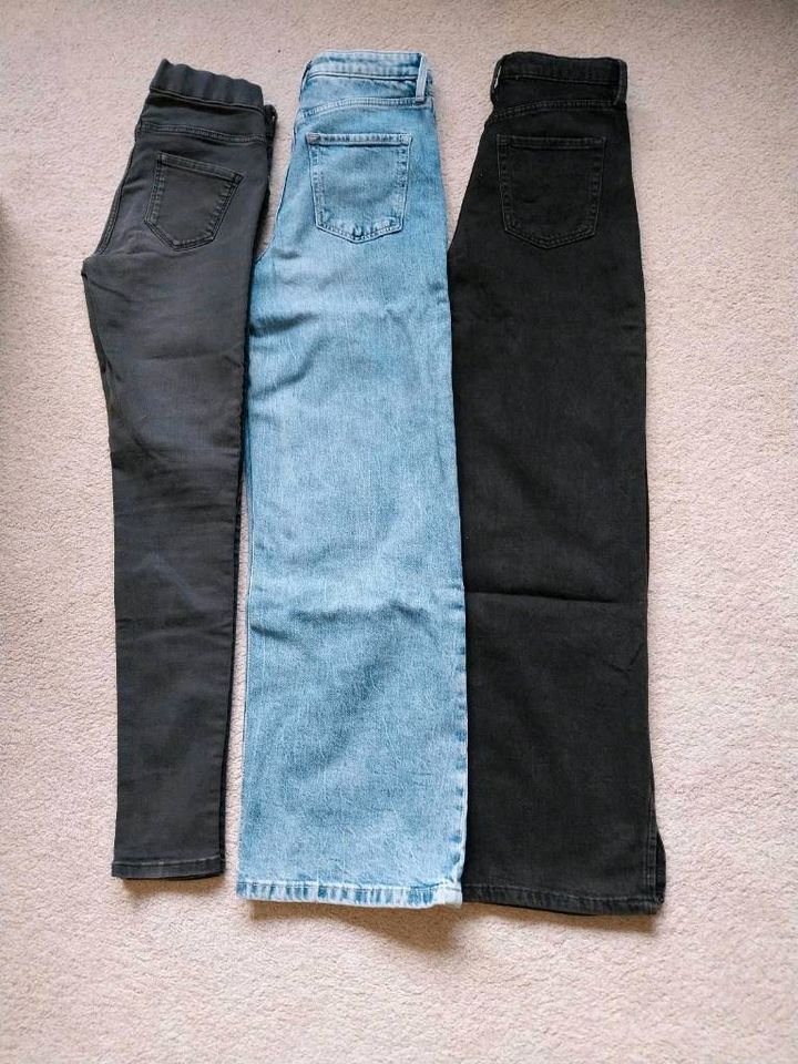 Weite Jeans und Jeggings Gr. 146/152 in Rostock