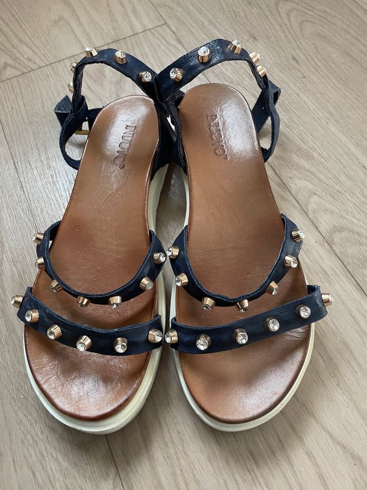 Italienische Leder Sandalen in Naila