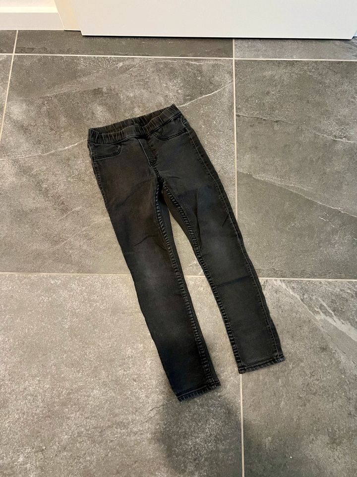 Jeans Skinny fit H&M Mädchen schwarz Gr. 116 in Erftstadt