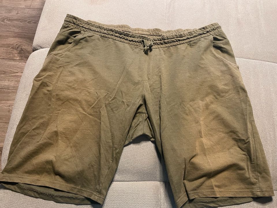 2 Herren Shorts in Schifferstadt