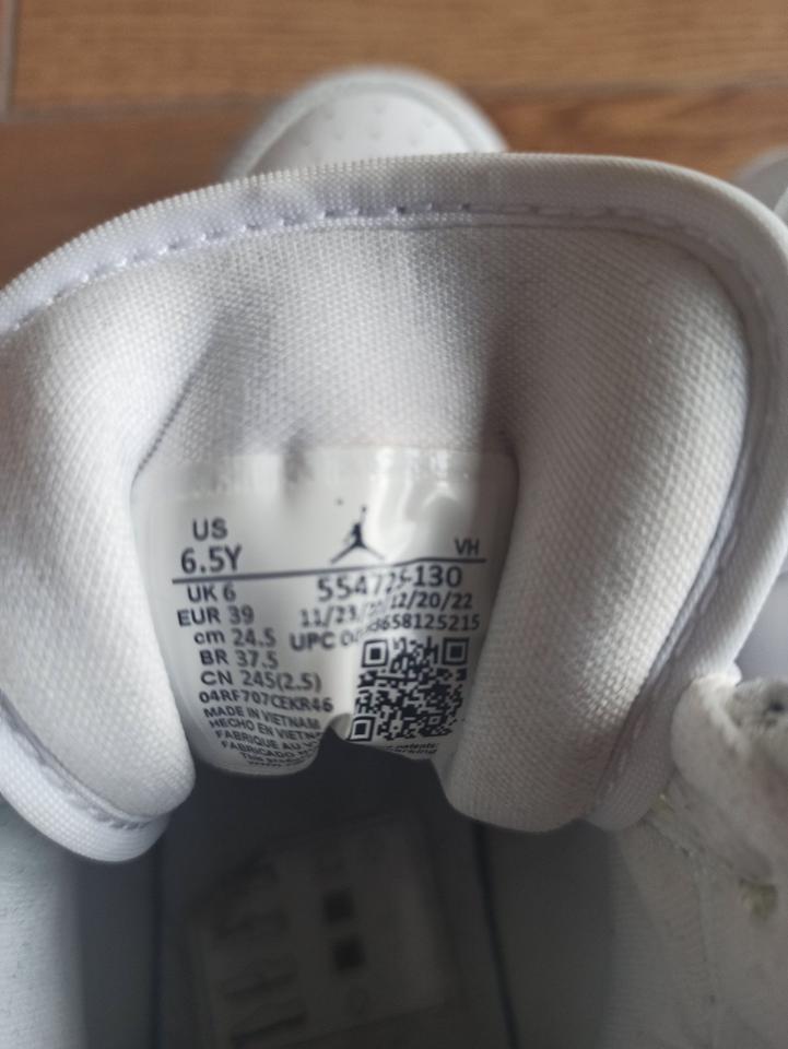 Nike Air Jordan 1 MID (GS) White / White-White 39 OVP in Petershagen