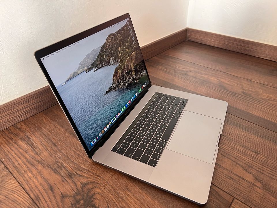 MACBOOK PRO 15.4 Zoll I7, 16GB RAM in Selters