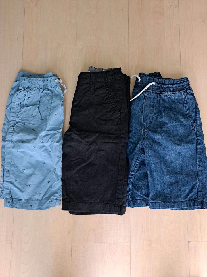 Paket Shorts H&M 140 Bermudas in Bad Rappenau