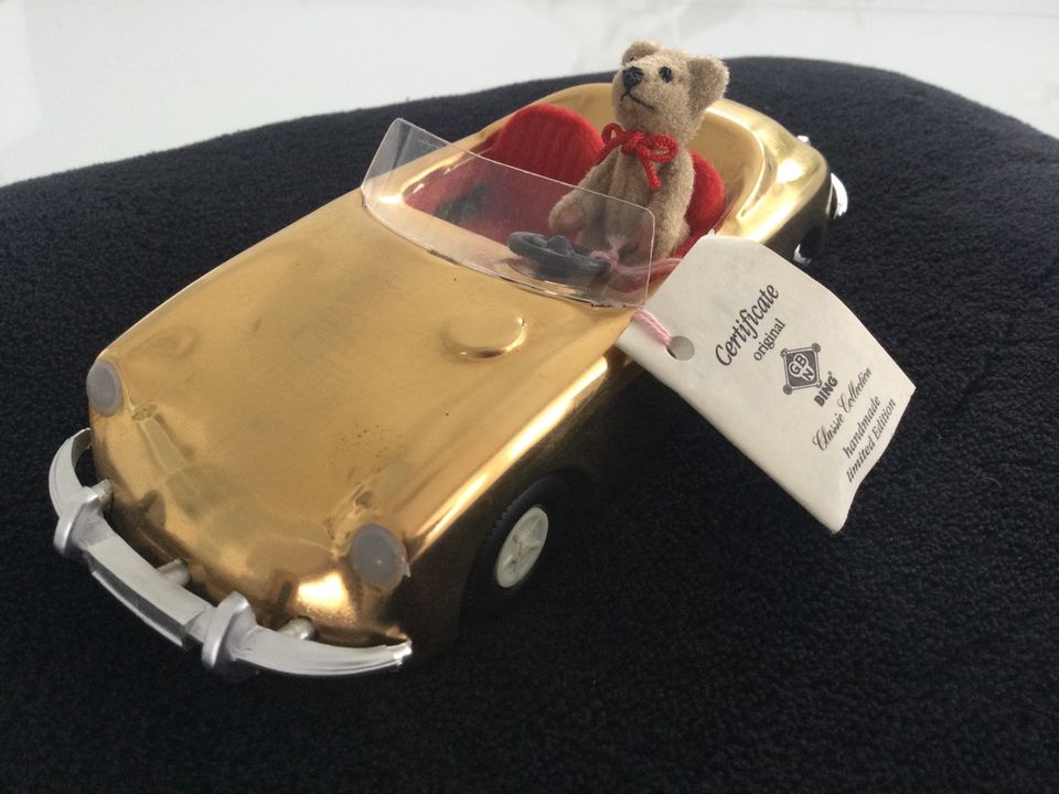 Bing 356 Porsche vergoldet mit Teddy in Mühlheim an der Donau