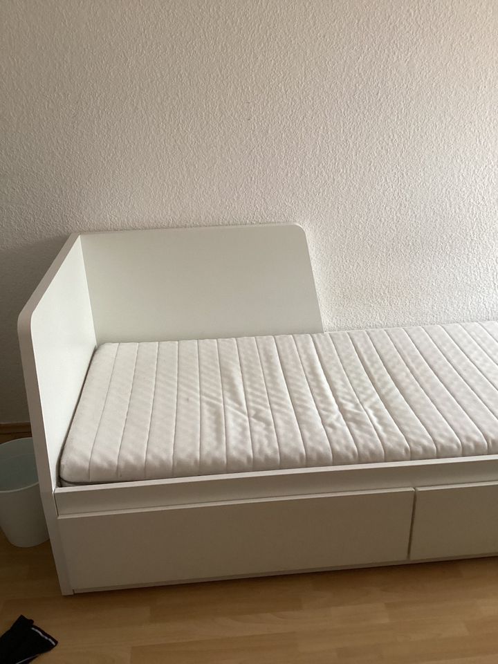 Ikea Bett weiß 90x200 mit großen Schubladen in Köln