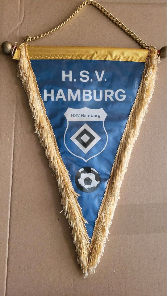 Wimpel HSV Hamburg und FC St.Pauli in Magdeburg